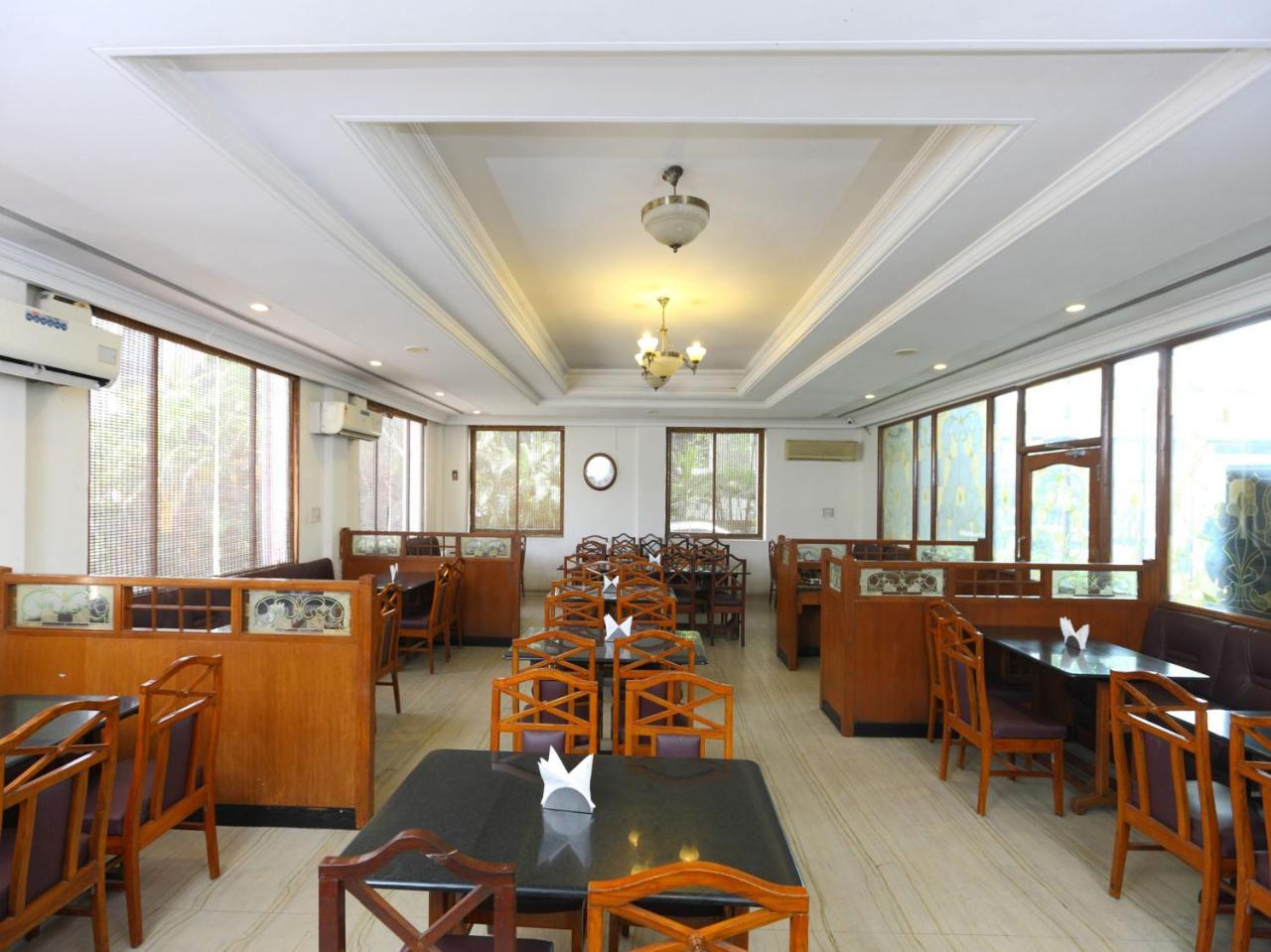 Oyo 1081 Hotel Sindhu International Tirupati Exterior photo