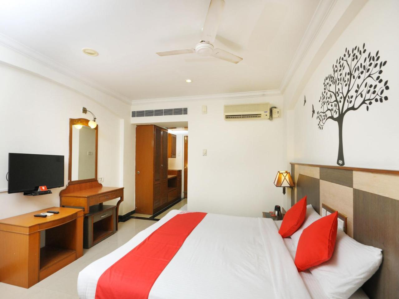 Oyo 1081 Hotel Sindhu International Tirupati Exterior photo